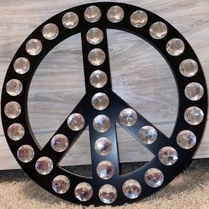 Super cute diamond piece sign decor!!